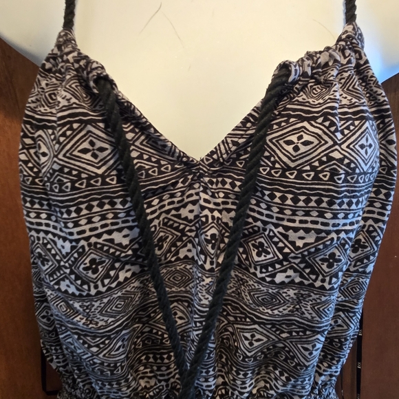 XXI NWOT Black & White Tribal Patterned Dress SzM - Picture 4 of 8